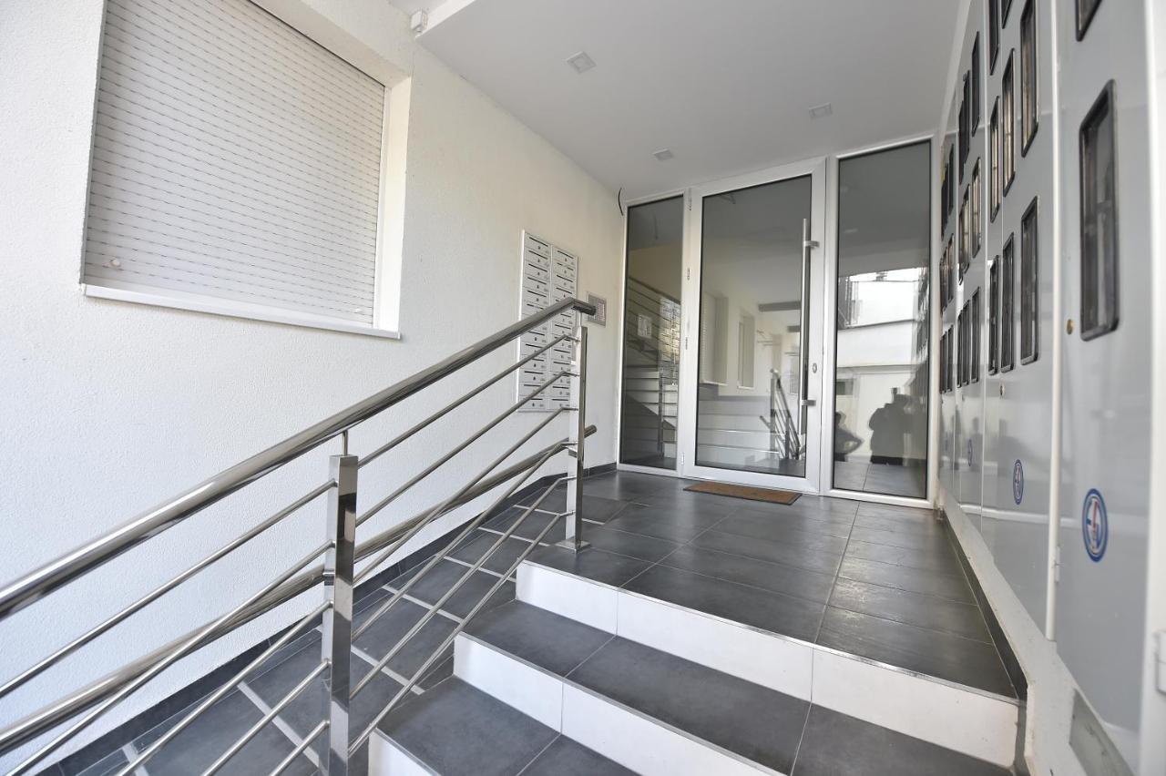Apartment Sinisa With Garage Novi Sad Exteriör bild